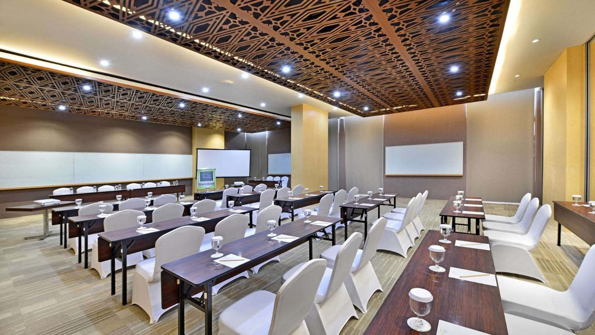 Whiz Prime Hotel Khatib Sulaiman Padang Exterior foto